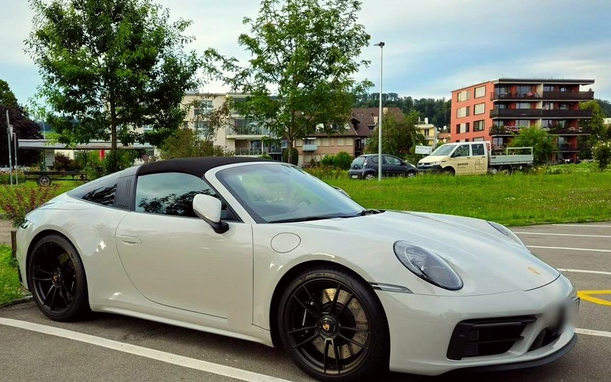 Porsche 911 rental Vancouver