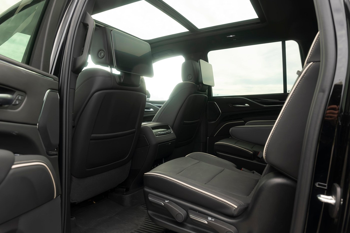 Cadillac Escalade ESV 2024 second row captain chairs Vancouver rental