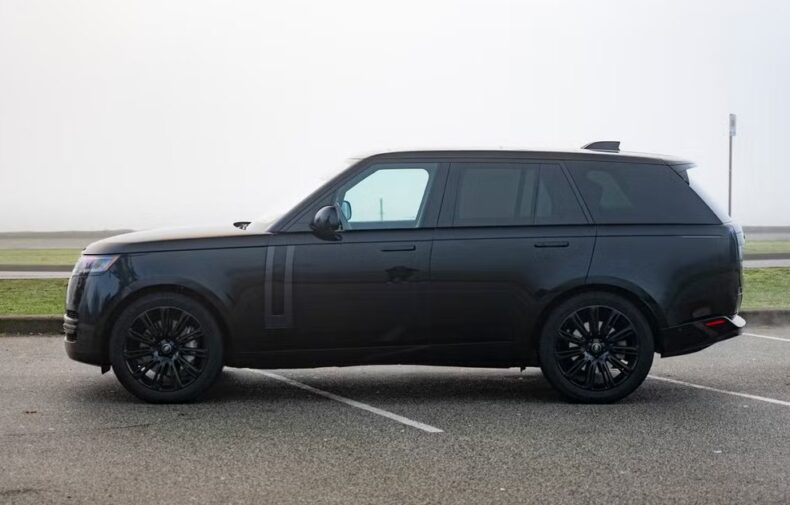 Black Range Rover rental Vancouver, North Shore dusk light
