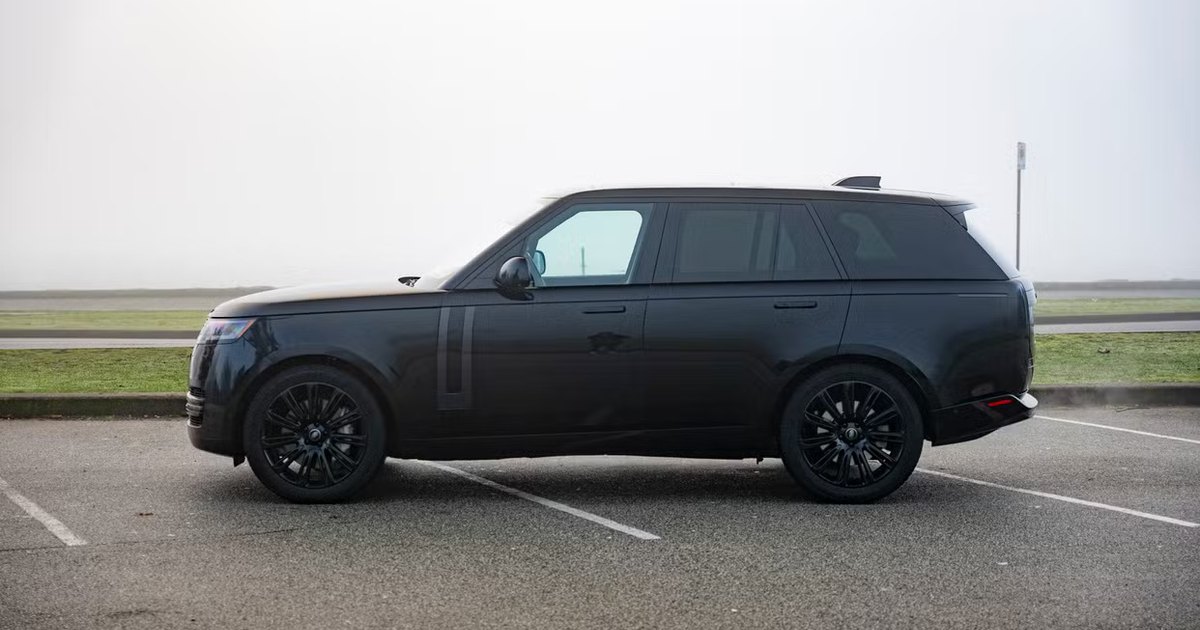 Black Range Rover rental Vancouver, North Shore dusk light